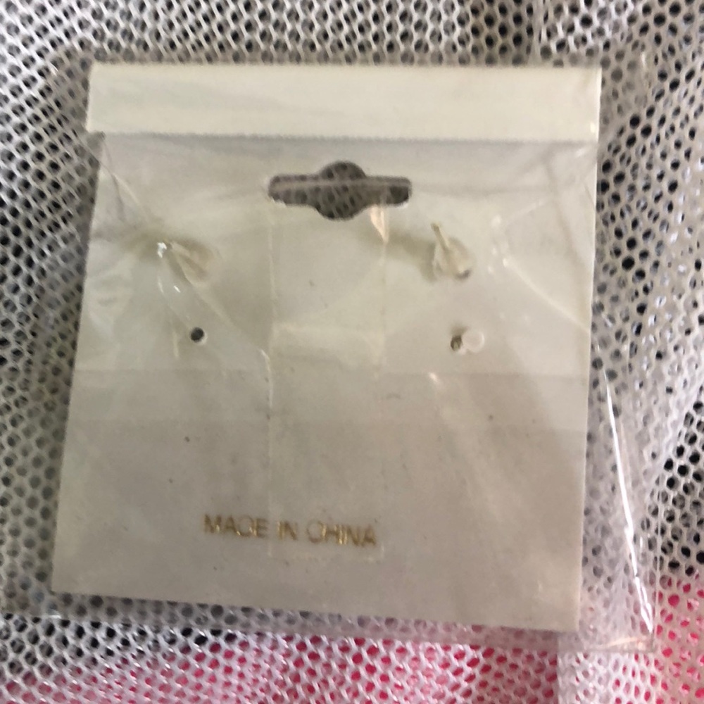 Earring new - Picture 2 of 2